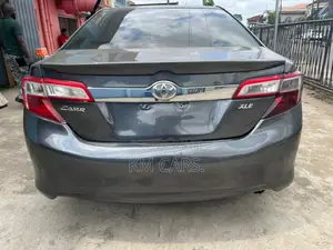 Toyota Camry XLE 4dr Sedan (2.5L 4cyl 6A) 2012 Gray