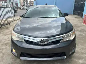 Toyota Camry XLE 4dr Sedan (2.5L 4cyl 6A) 2012 Gray