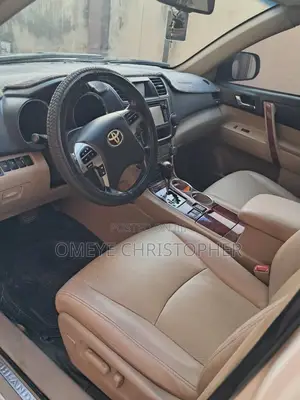 Toyota Highlander Limited 3.5l 4WD 2013 White