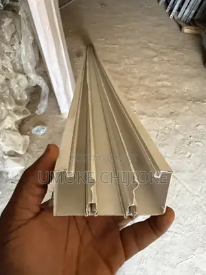 100x50mm 3-Compartment PVC Industrial Trunking 3m