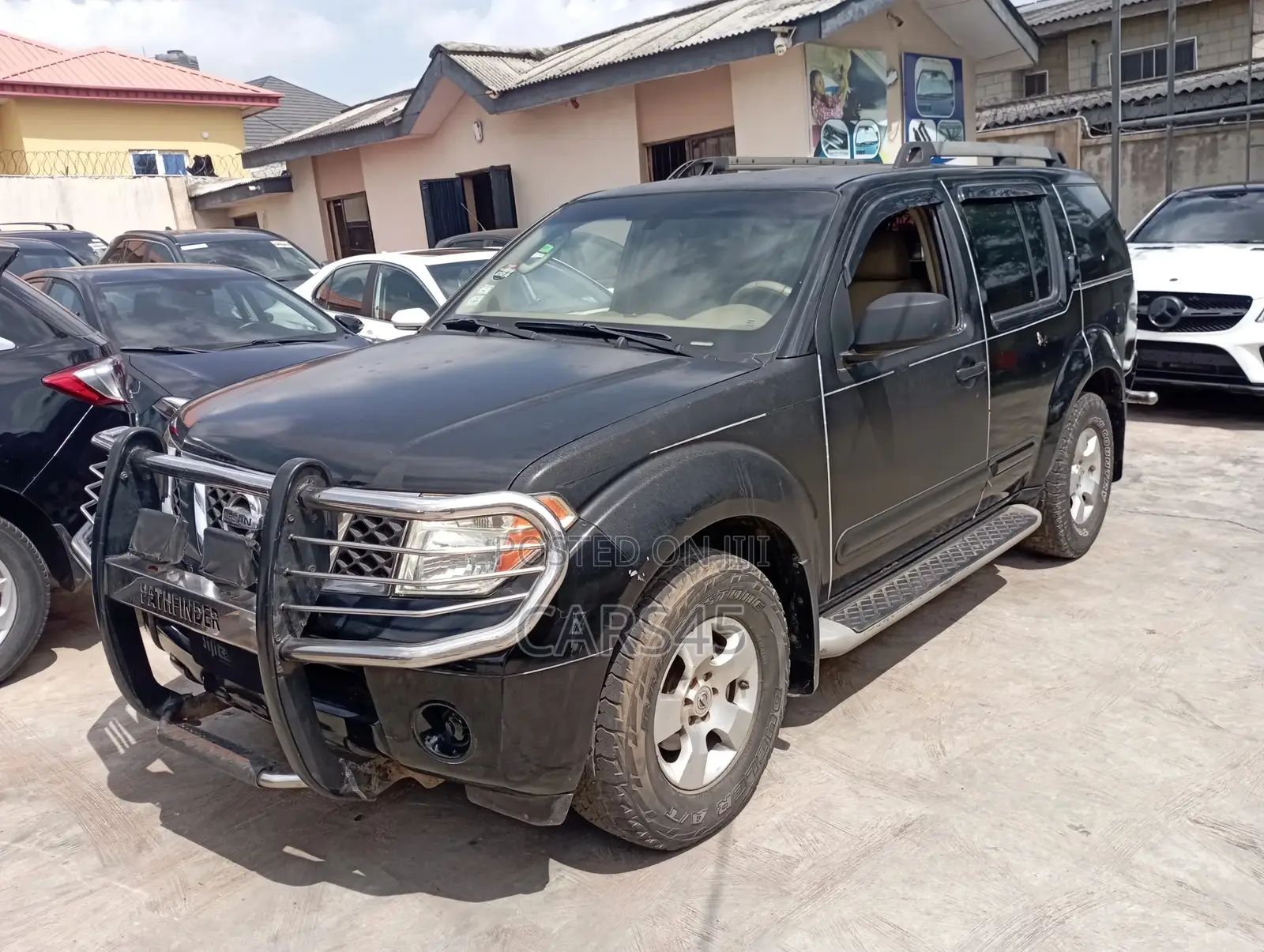 Nissan Pathfinder 2005 Black