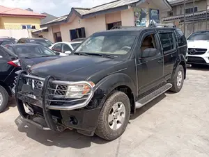 Nissan Pathfinder 2005 Black