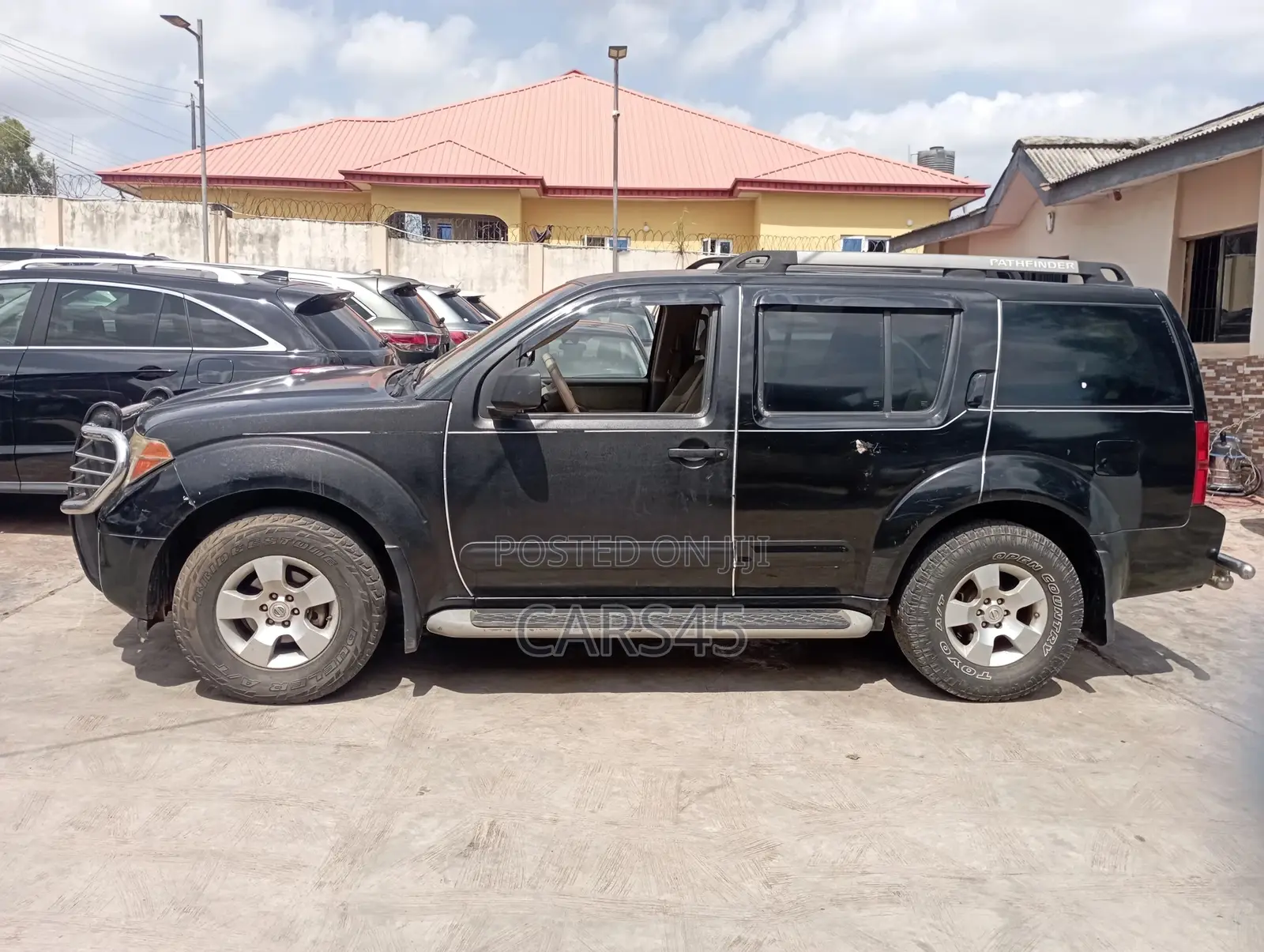 Nissan Pathfinder 2005 Black