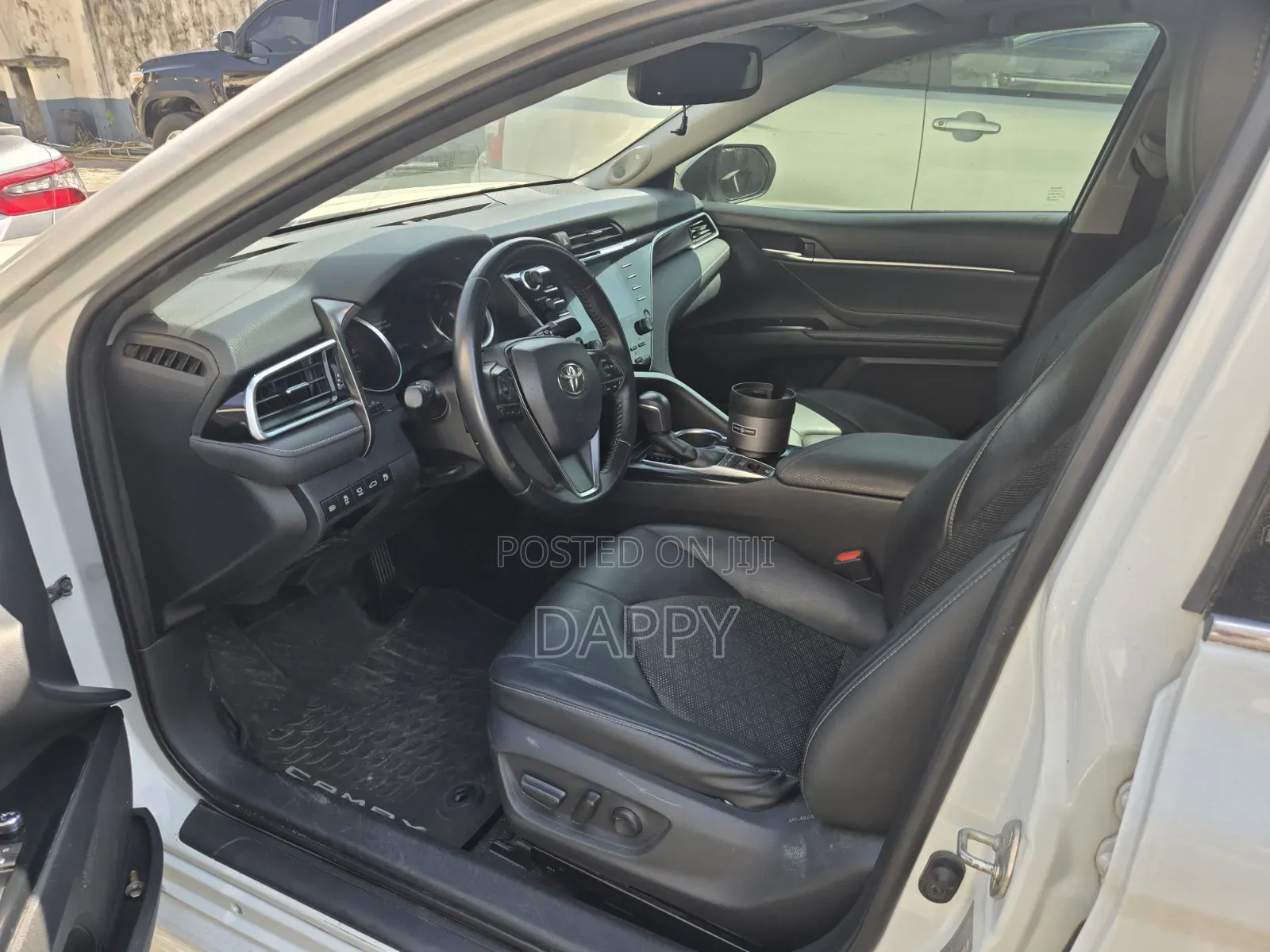 Toyota Camry XSE FWD (2.5L 4cyl 8AM) 2018 White