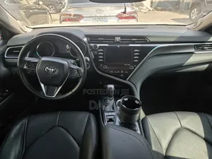 Toyota Camry XSE FWD (2.5L 4cyl 8AM) 2018 White