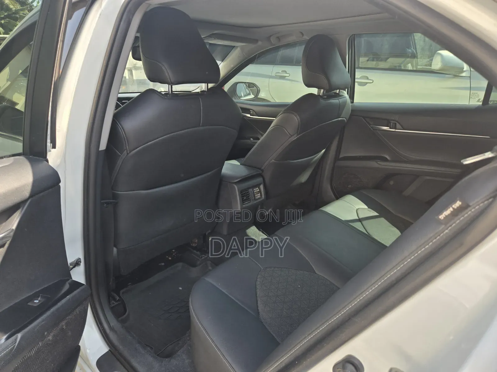 Toyota Camry XSE FWD (2.5L 4cyl 8AM) 2018 White