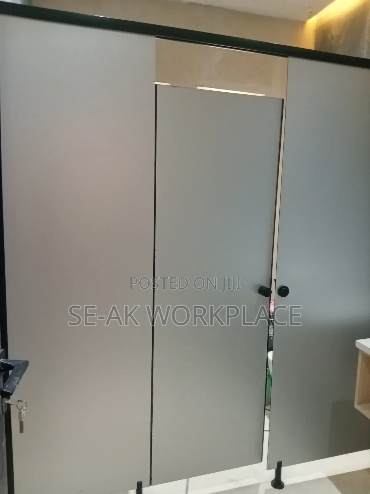 Waterproof Public Toilet SHEILDCORE Laminate Cubicle