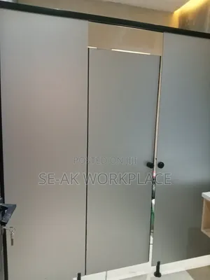 Waterproof Public Toilet SHEILDCORE Laminate Cubicle