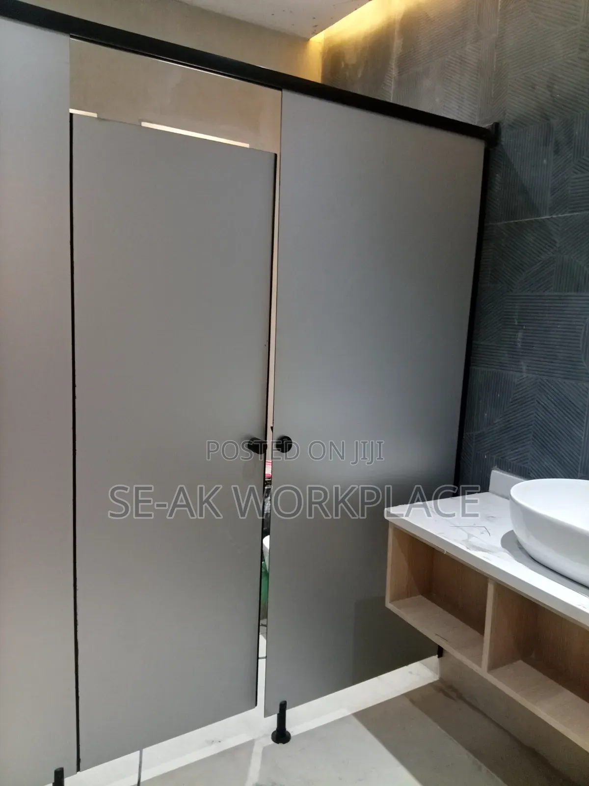 Waterproof Public Toilet SHEILDCORE Laminate Cubicle