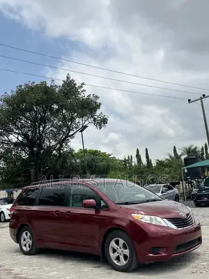 Toyota Sienna 2010 Maroon