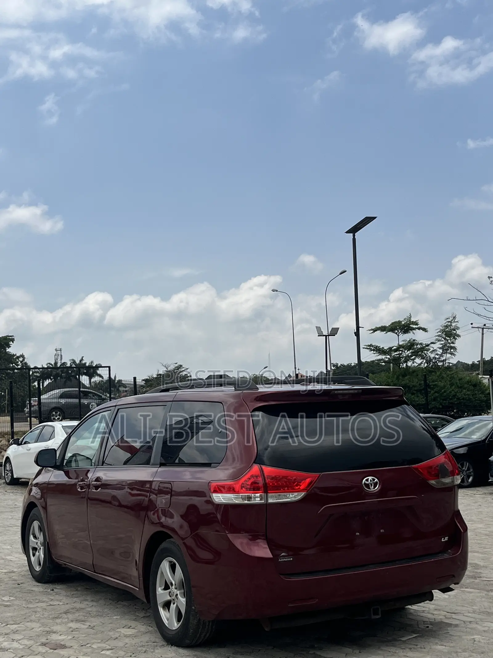 Toyota Sienna 2010 Maroon