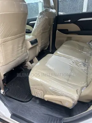 Toyota Highlander XLE 4dr SUV AWD (3.5L 6cyl 6A) 2015 White