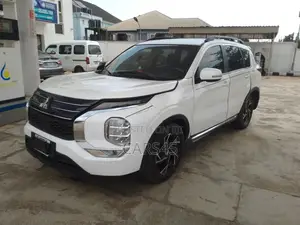 Mitsubishi Outlander 2012 White
