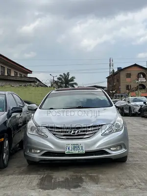 Hyundai Sonata Limited Sedan FWD (2.4L 4cyl 6A) 2011 Silver