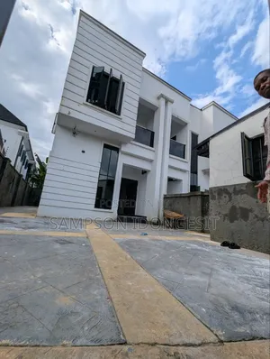 3bdrm Condo in Shelter Afrique, Uyo for sale