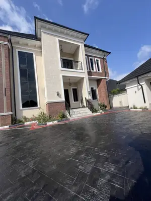 5bdrm Mansion in Green City Residents, Gwarinpa for sale