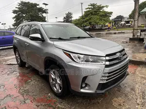 Toyota Highlander Limited 4x4 V6 (3.5L 6cyl 8A) 2018 Silver