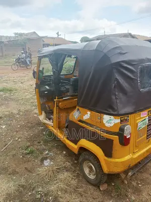 TVS King Cargo 2024 Yellow