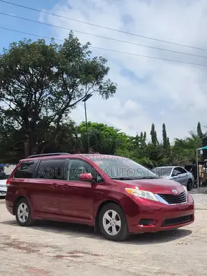 Toyota Sienna 2010 Red