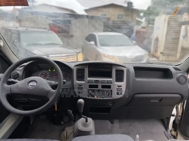 Nissan Caravan (Urvan) 2008 White