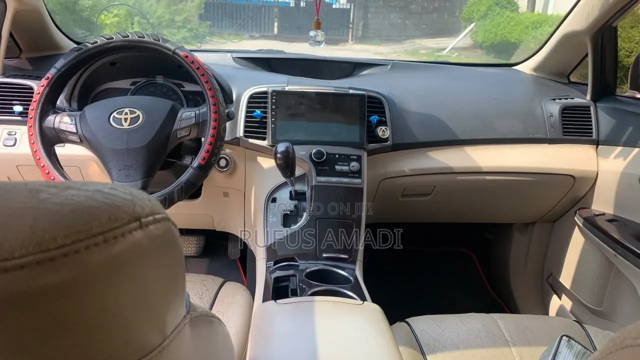 Toyota Venza 2010 Silver