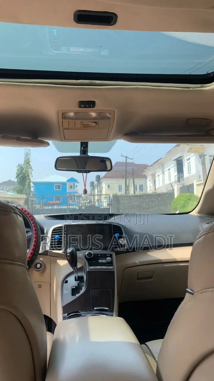 Toyota Venza 2010 Silver