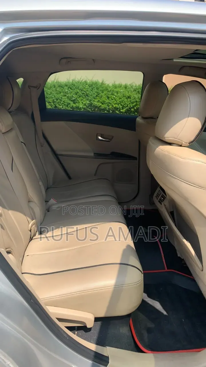 Toyota Venza 2010 Silver