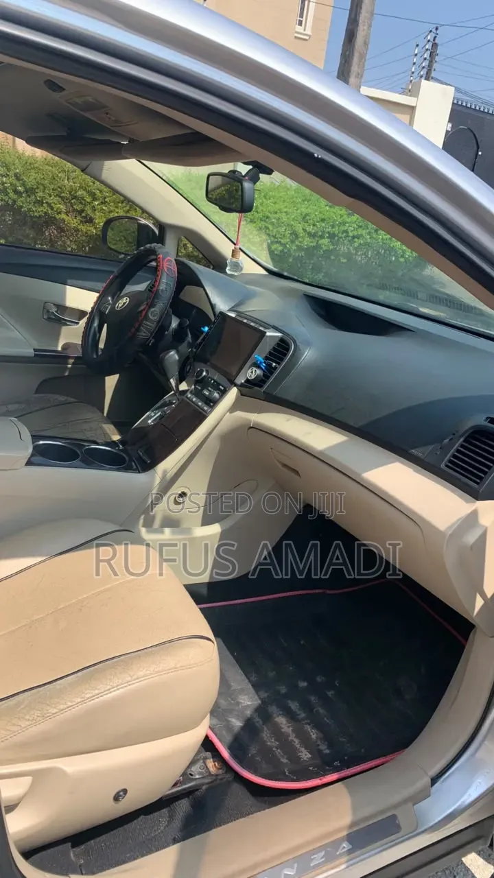 Toyota Venza 2010 Silver