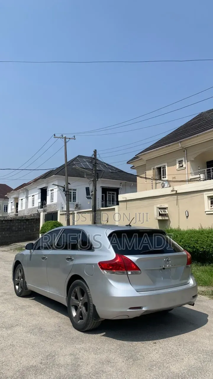 Toyota Venza 2010 Silver