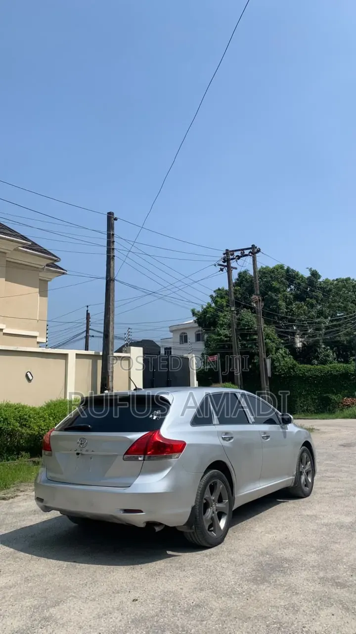 Toyota Venza 2010 Silver