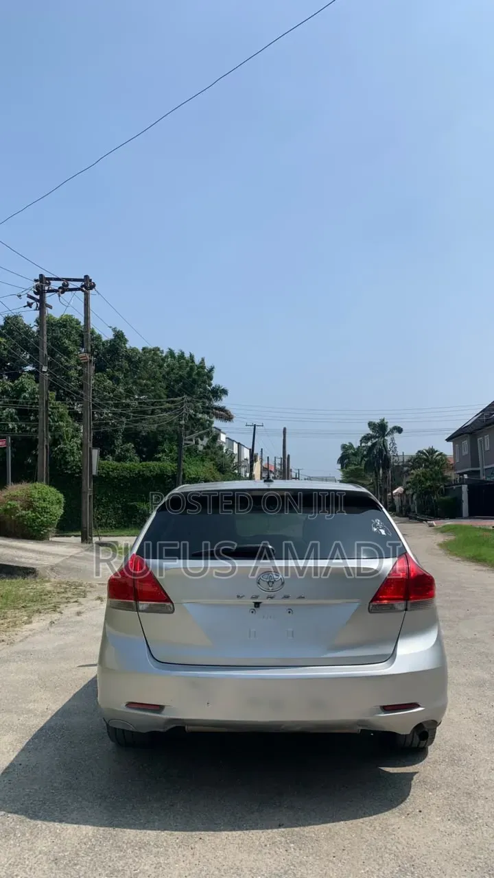 Toyota Venza 2010 Silver