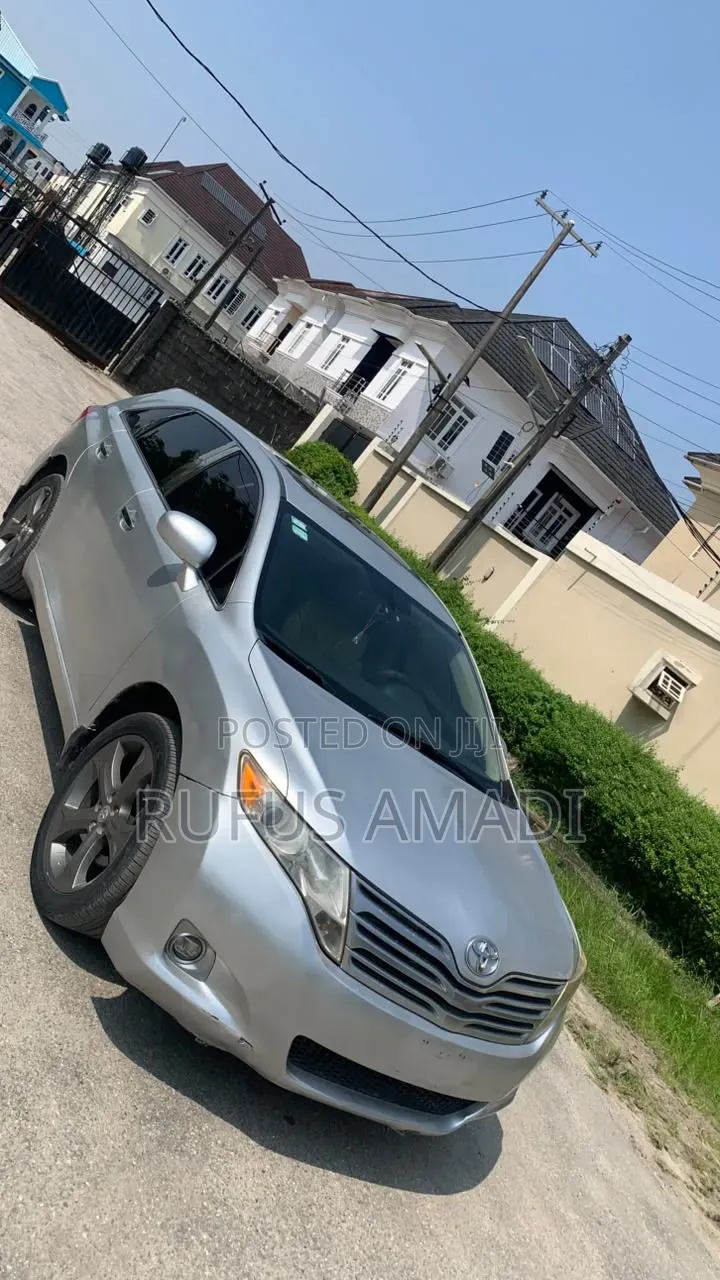 Toyota Venza 2010 Silver