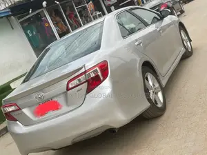 Toyota Camry SE 4dr Sedan (2.5L 4cyl 6A) 2013 Silver