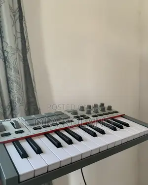 Akai MPK Mini IV