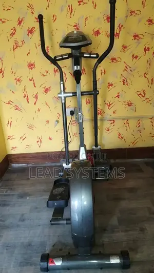 Elliptical Cross Trainer With Moving Handles - Home Gym Machine
