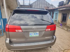 Toyota Sienna XLE 2005 Gray