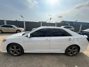 Toyota Camry SE Sport 4dr Sedan w/Prod. End 11/13 (2.5L 4cyl 6A) 2014