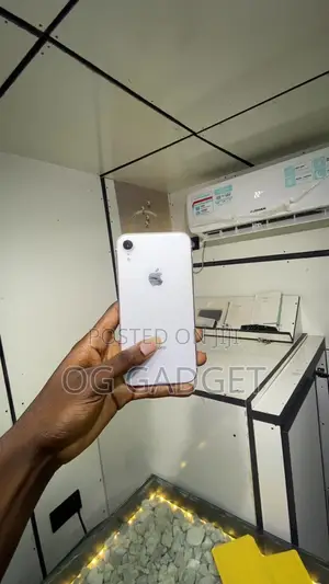 Apple iPhone XR 64 GB White