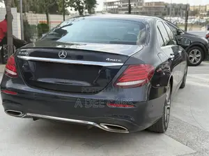 Mercedes-Benz E400 2017 Blue