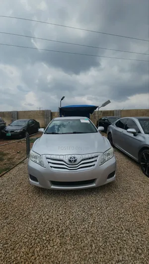 Toyota Camry LE 4dr Sedan (2.5L 4cyl 6A) 2011 Silver