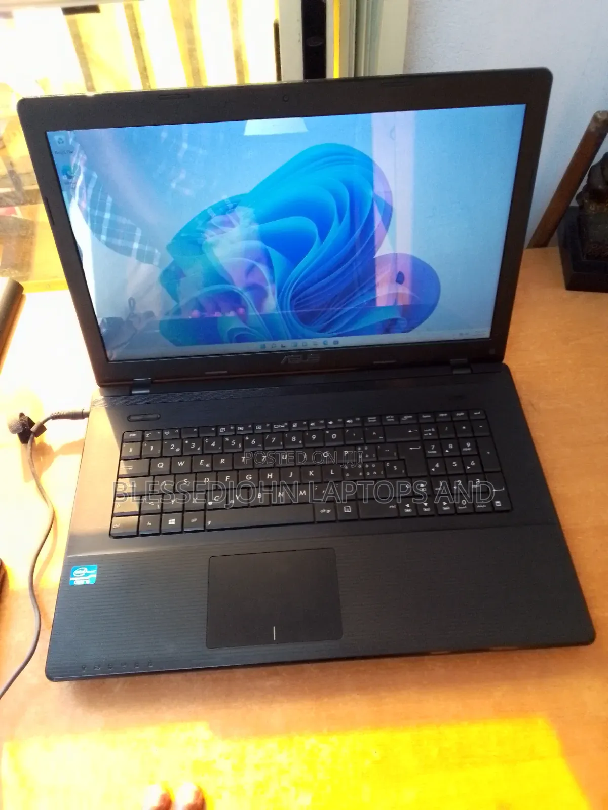 Laptop Asus X75A 8GB Intel Core i5 HDD 320GB