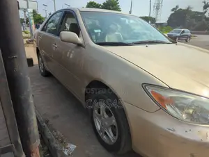 Toyota Camry 2005 Gold