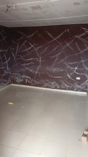 1bdrm Apartment in Oshodi Bustop, Ita Oluwo for rent