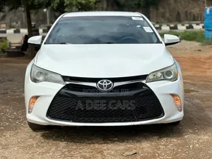 Toyota Camry SE 4dr Sedan (2.5L 4cyl 6A) 2016 White