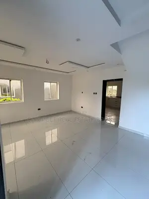 3bdrm Townhouse / Terrace in Off Lekki-Epe Expressway for rent