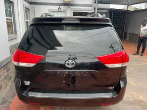Toyota Sienna XLE 7 Passenger 2012 Black