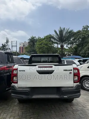 New Toyota Hilux 2025 White