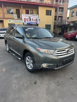 Toyota Highlander SE 2012 Green