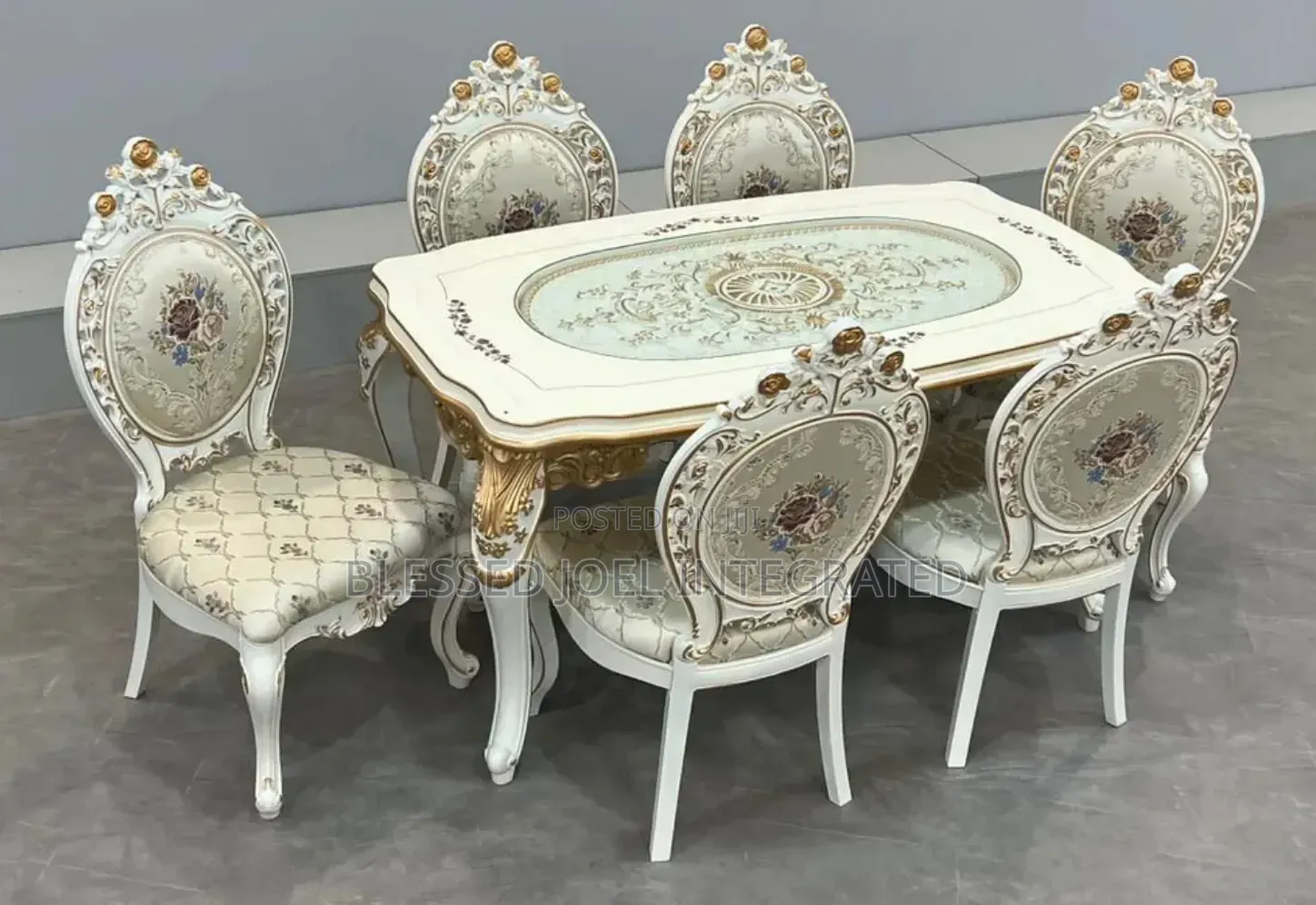 Royal Dining Table