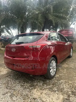 Hyundai Elantra SE Sedan FWD (1.8L 4cyl 6A) 2016 Red
